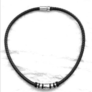 Men’s stainless steel necklace. Approx 18 in